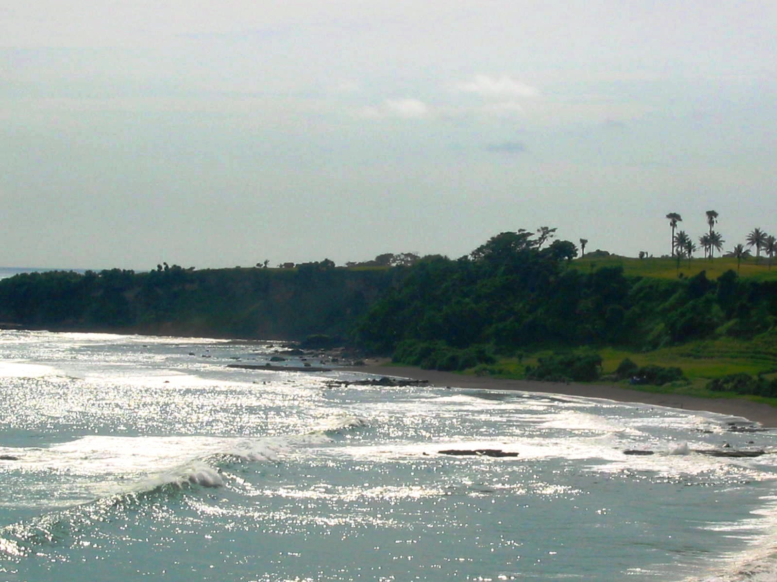 Pantai Puncak Guha